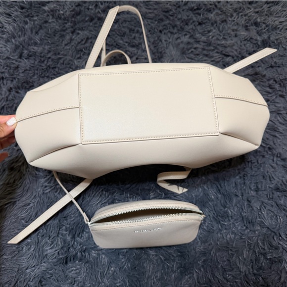 Charles & Keith Calla Oat Tote Set - Picture 7 of 9